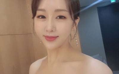 '박군♥' 한영, 순백의 오프숄더…웨딩촬영이라도 하나 "날이 맘에 들어" [TEN★]