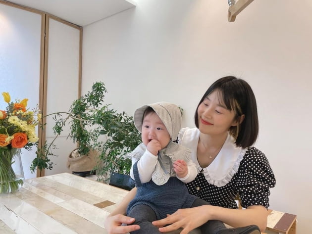 "흰머리 다발 같지 않아?"…'검사♥' 한지혜, 육아 9개월 만에 '강제 흰머리'[TEN★]
