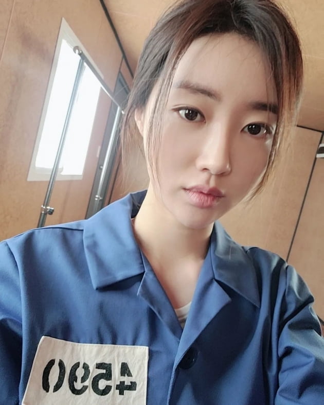 '김종민 소개팅女' 황미나, 죄수복 입고 초췌한 모습 '포착'…"얼굴 부었지만" 배우 활동 중 [TEN★]