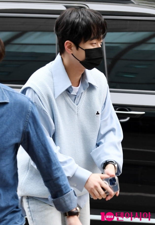[TEN 포토] 이찬원 '어느쪽으로 봐도 잘생김'