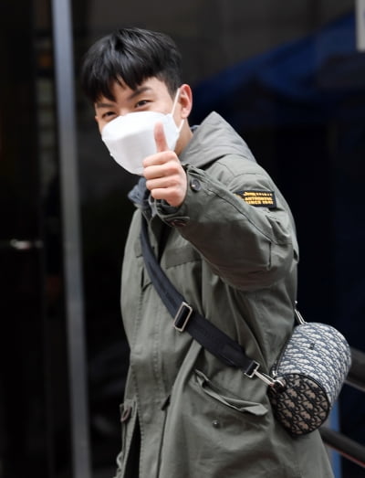 [TEN 포토] 나태주 '오늘도 열일중'
