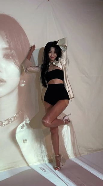 전소연, 아찔하고 파격적인 화보컷…섹시美 폭발 [TEN★]