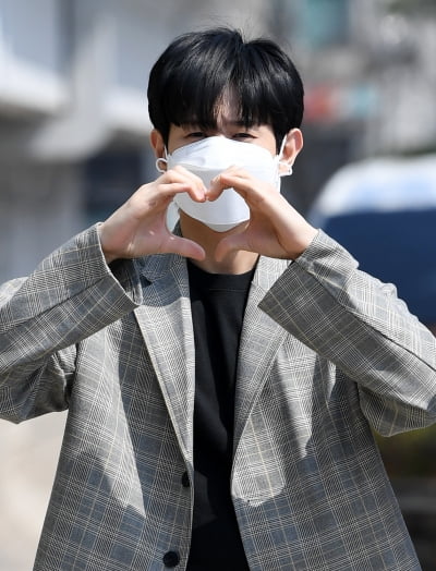 [TEN 포토] 하이라이트 양요섭 '하트 보다 작은얼굴'