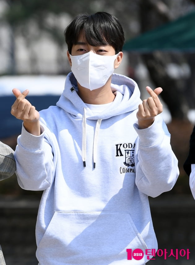 [TEN 포토] 하이라이트 윤두준 '여심 사로잡는 하트'