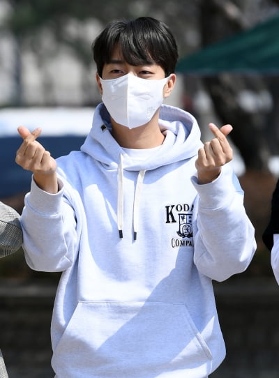 [TEN 포토] 하이라이트 윤두준 '여심 사로잡는 하트'