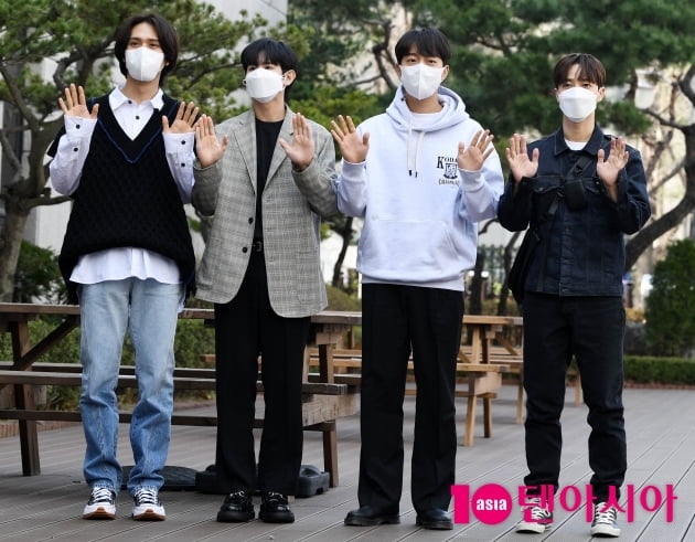 [TEN 포토] 하이라이트 '5년만에 첫 정규앨범으로 완전체'