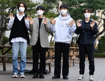 [TEN 포토] 하이라이트 '5년만에 첫 정규앨범으로 완전체'