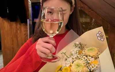 '깜짝 결혼 발표' 김수민 전 아나운서, "그대 눈동자에 취얼쓰" 사랑에 취했나 [TEN★]