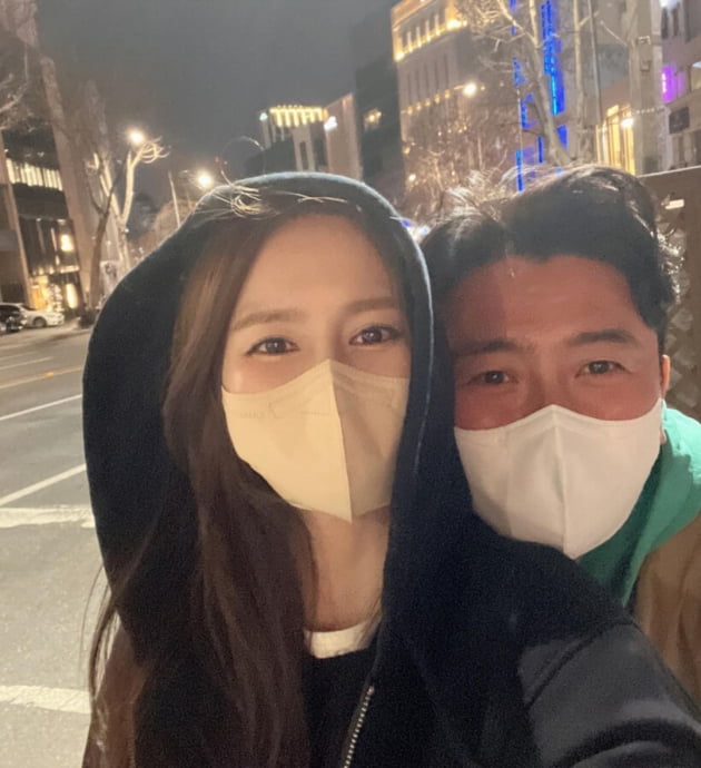 "부끄" 안정환♥이혜원, 퇴근길에도 꼭 붙어서…"어쩔 수 없다"는데 '눈웃음'[TEN★]