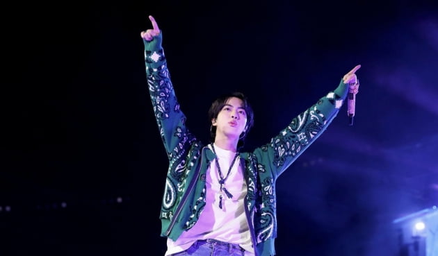 방탄소년단진, 美 ‘인스타 인플루언서 톱1000’ 15위... 국내 아티스트 중 1위