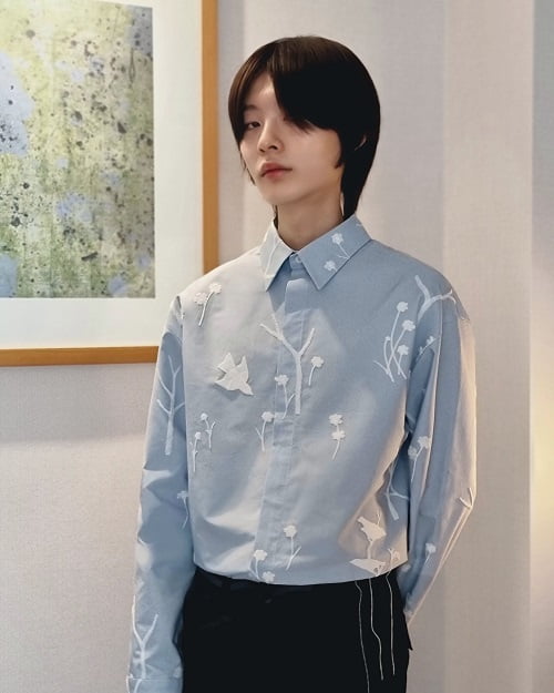 모델 최현준, ILOT sur toile(일로 쉬흐 트왈) 자수셔츠 입은 인스타 사진 화제