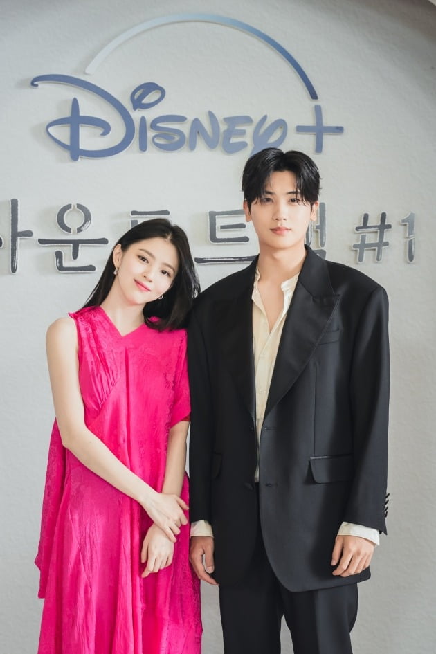 디즈니+ 오리지널 시리즈 '사운드트랙 #1'의 온라인 제작발표회에 참석한 배우 한소희, 박형식. / 사진제공=디즈니+
