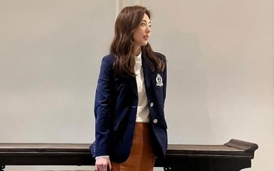'결혼 3년 차' 이연희, 유럽 귀족학교 학생 분위기 "촬영장에 찾아 온 봄" [TEN★]