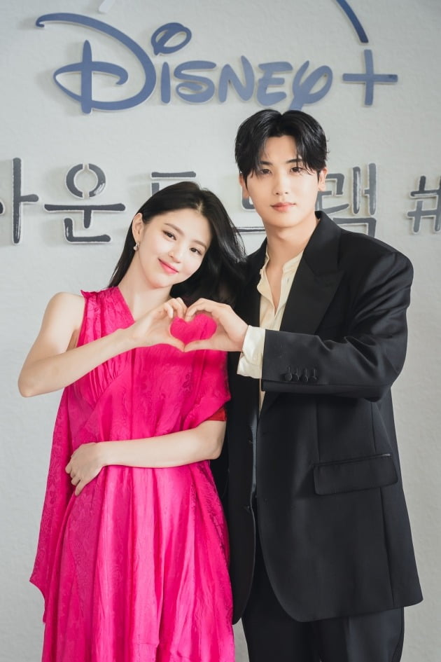 디즈니+ 오리지널 시리즈 '사운드트랙 #1'의 온라인 제작발표회에 참석한 배우 한소희, 박형식. / 사진제공=디즈니+