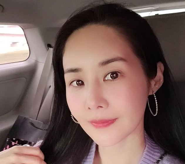 '임요환♥' 김가연, 어플로 찍으니 더 반짝반짝…누가 50대로 보겠어?[TEN★]