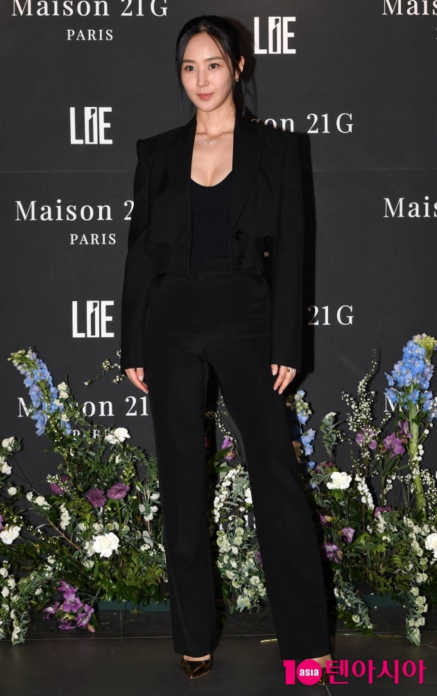 [TEN 포토] 유리 '멋있는 블랙슈트'