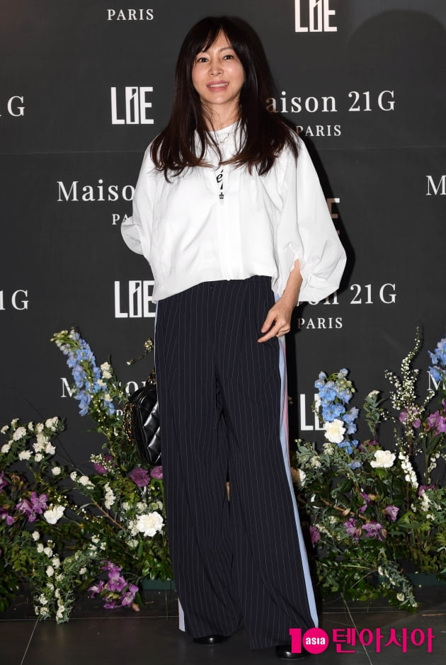 [TEN 포토] 황신혜 '패셔니스타의 화려한 포토월''