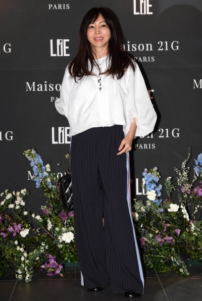 [TEN 포토] 황신혜 '패셔니스타의 화려한 포토월''
