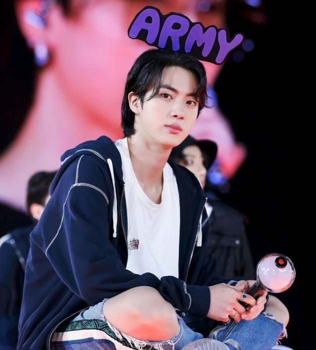 방탄소년단 진, 日 케이팝주스 데일리 트위터 랭킹 1위...日 열도를 녹인 인기  