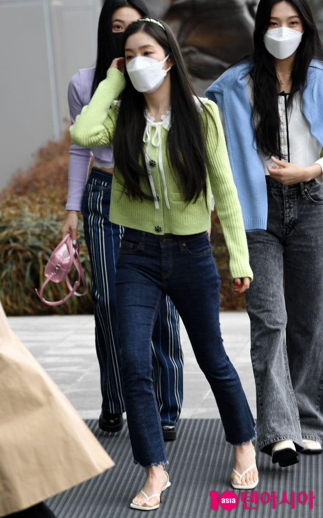 [TEN 포토] 레드벨벳 아이린 '스키니진도 헐렁한 각선미'