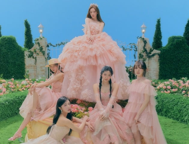 드레스 입은 레드벨벳…'Feel My Rhythm' 퍼포먼스 비디오, 우아함 그 자체