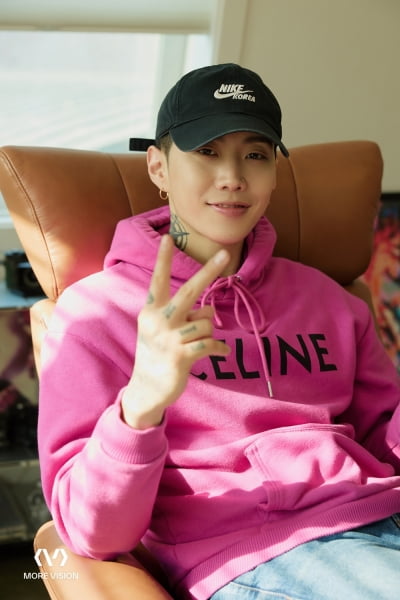 아이유와 입 맞춘 박재범, 'GANADARA'로 가온차트 2관왕