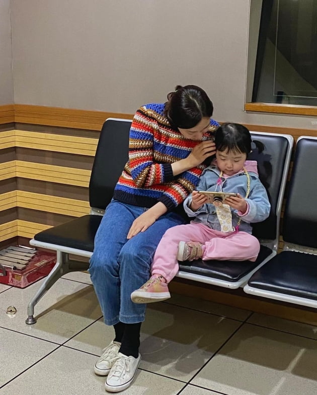 '세무사♥' 이지혜, 벌써 5살 된 "첫사랑"…엄마도 의젓하게 기다리는 큰딸 '러블리' [TEN★]
