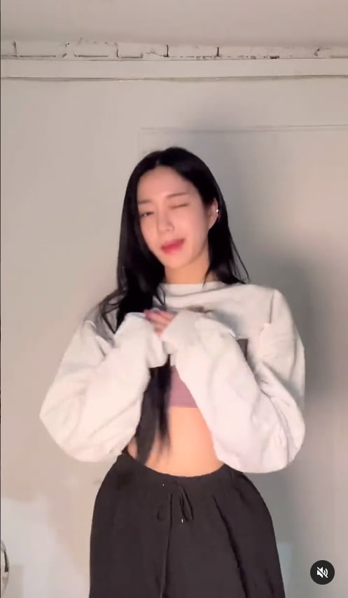 '43kg' 이유비, 한줌허리...과감한 브라톱[TEN★]