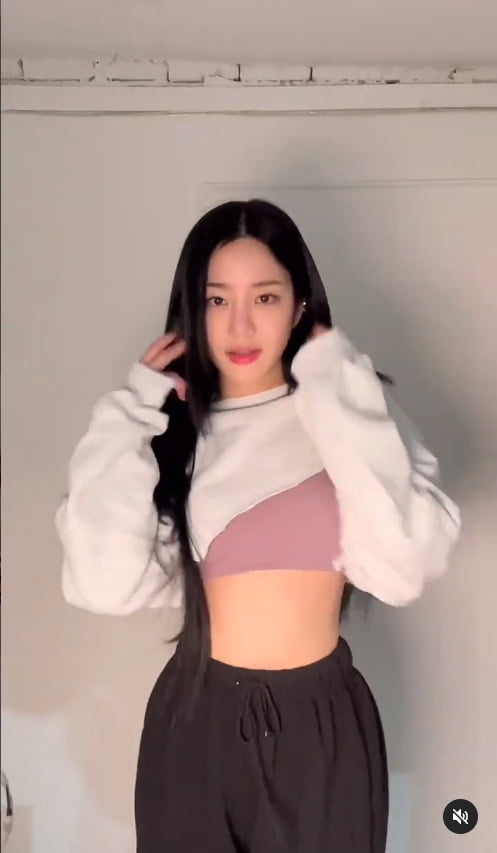 '43kg' 이유비, 한줌허리...과감한 브라톱[TEN★]