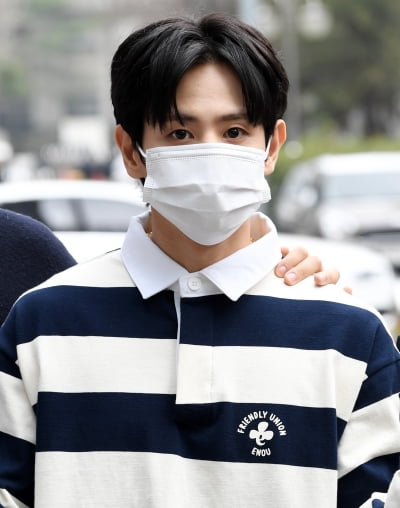 [TEN 포토] 하이라이트 양요섭 '심쿵 눈맞춤'