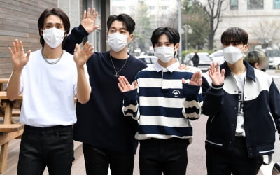 [TEN 포토] 하이라이트 '매점 터는 아이돌에서 만나요'