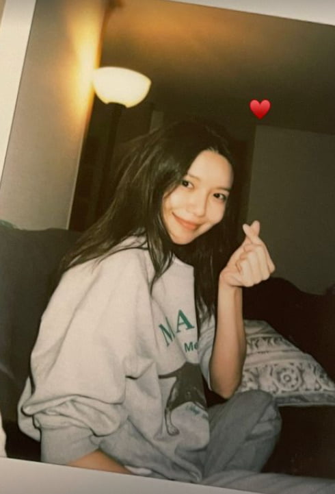 최수영, ♥정경호에게 보내는 스윗한 하트...달달하네[TEN★]