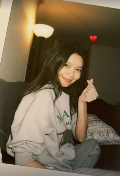 최수영, ♥정경호에게 보내는 스윗한 하트...달달하네[TEN★]