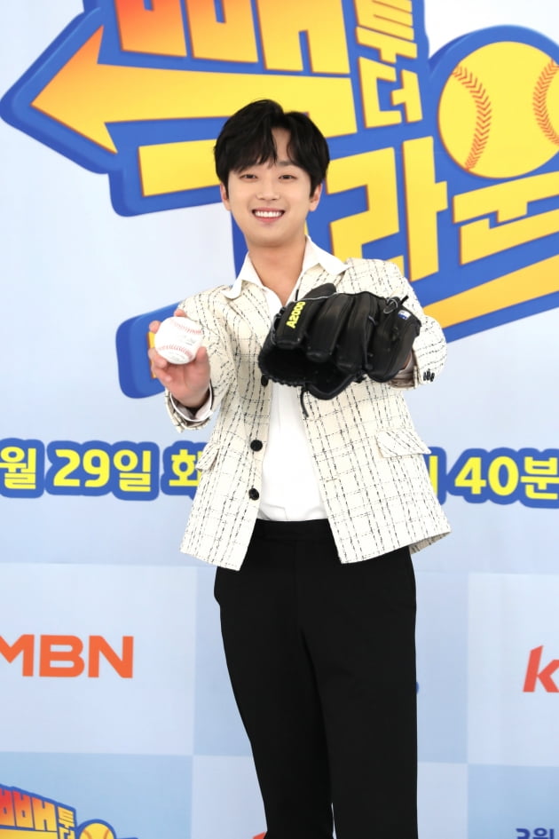[종합] '코로나 확진' 김구라 불참…'고도비만' 김태균 "상의 탈의 할 것" ('빽투더그라운드’)