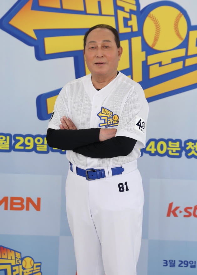 [종합] '코로나 확진' 김구라 불참…'고도비만' 김태균 "상의 탈의 할 것" ('빽투더그라운드’)