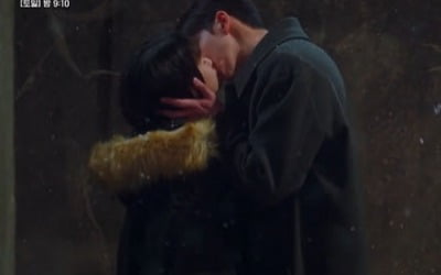 [종합] "이런 사랑도 해보자" 남주혁, ♥김태리 고백에 키스 ('스물다섯 스물하나')