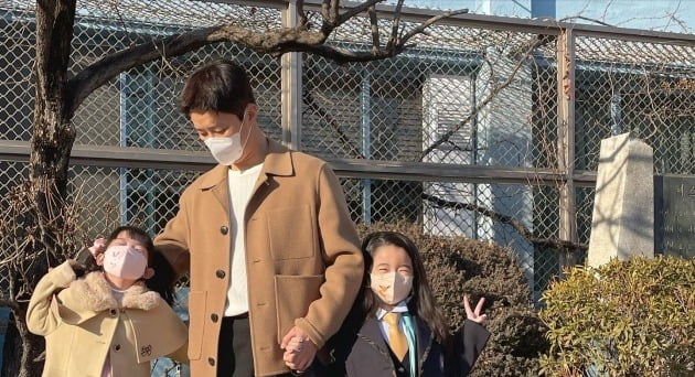 '소이현♥' 인교진, 43세 딸바보 초등학생 아빠의 외출 "난 아직 젊다"[TEN★]