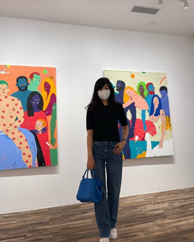 '금융맨♥' 강수정, 홍콩 부촌댁의 럭셔리 취미 생활 "그림 보며 숨 돌리기" [TEn★]