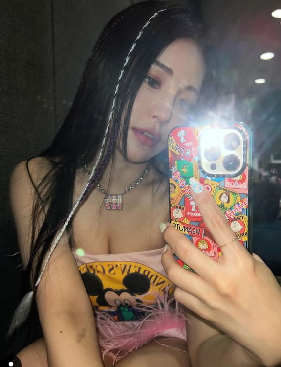 브브걸 유정, 과감한 노출…짧아도 너무 짧은 무대 의상 [TEN★]