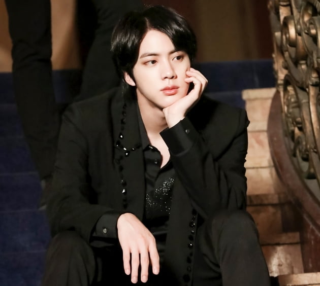 방탄소년단 진, 전세계 SNS '제일 많이 언급된 아티스트' 1위