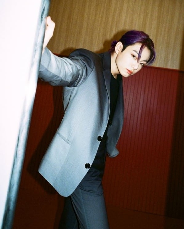 방탄소년단 정국, 프랑스서 아시아 유일 '우리 세대 최고의 아티스트' 선정...'톰 홀랜드'→'티모시 샬라메' 나란히 