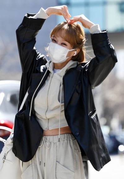 [TEN 포토] 초아 '한줌허리'