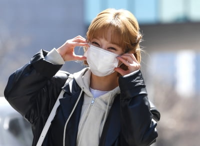[TEN 포토] 초아 '귀여운 볼하트'