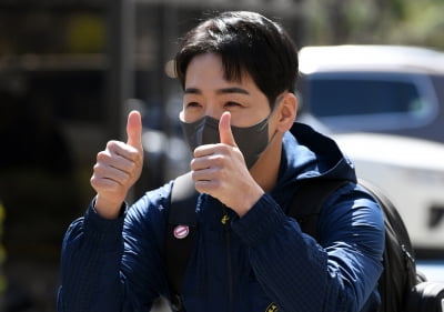 [TEN 포토] 박군 '훈훈한 인사'