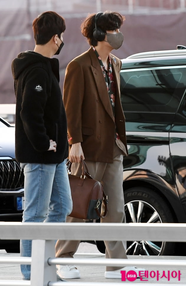 [TEN 포토] 방탄소년단 뷔 '오늘 컬러는 브라운'