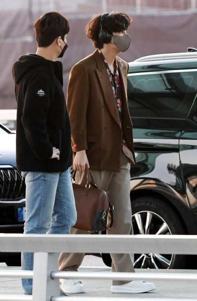 [TEN 포토] 방탄소년단 뷔 '오늘 컬러는 브라운'