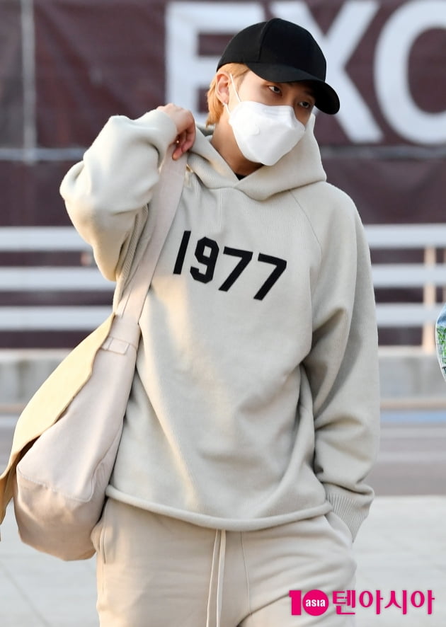 [TEN 포토] 방탄소년단 RM '편안한 트레이닝복으로 출국'