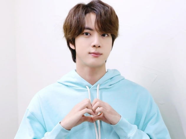 방탄소년단 진 필리핀 팬들, 동물보호기부로 혹등고래 입양