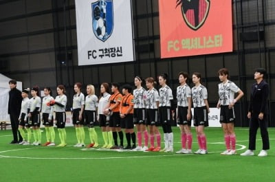 FC탑걸, FC구척장신과 '맞대결'…'최진철 더비' 성사 ('골때녀')