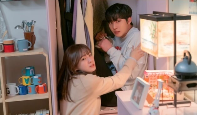 안효섭, ♥김세정 옷장 속에서…'재벌 CEO'의 꾸깃꾸깃 수난 ('사내맞선')